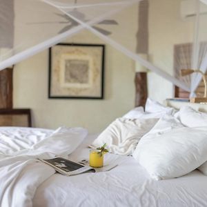 Zimmer mit Kingsize-Bett und mit Strandblick